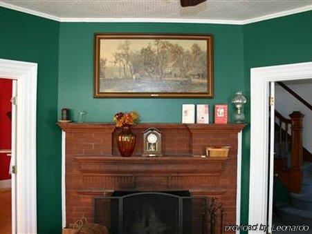 The Young House Bed And Breakfast Millinocket Dalaman gambar