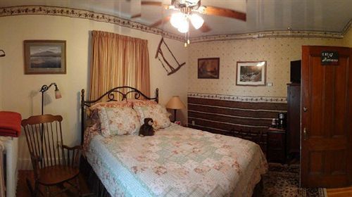The Young House Bed And Breakfast Millinocket Luaran gambar