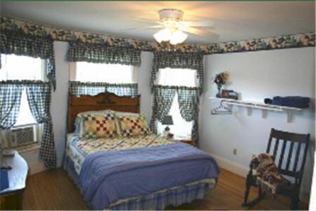 The Young House Bed And Breakfast Millinocket Bilik gambar