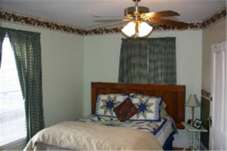 The Young House Bed And Breakfast Millinocket Bilik gambar