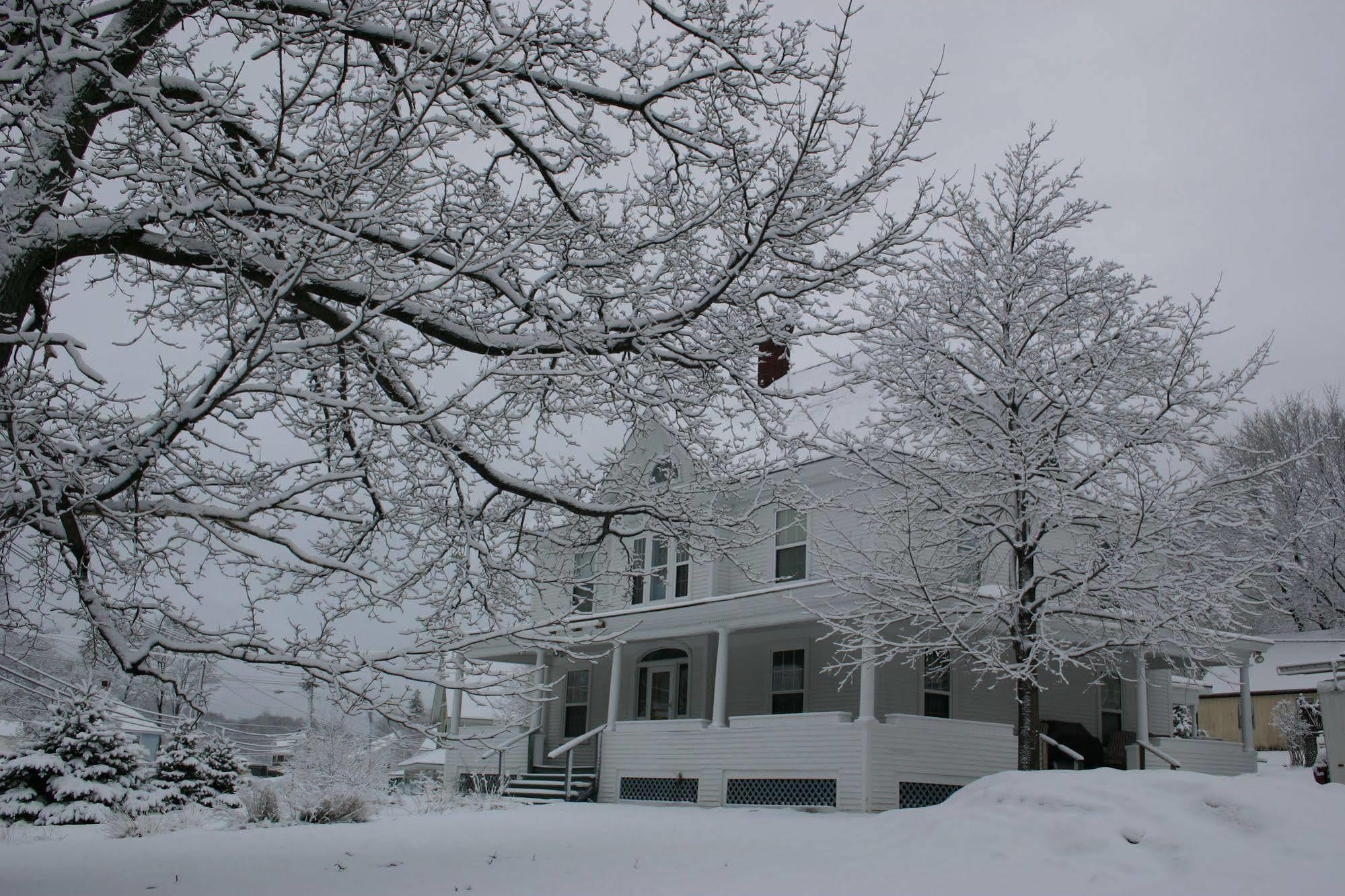 The Young House Bed And Breakfast Millinocket Luaran gambar